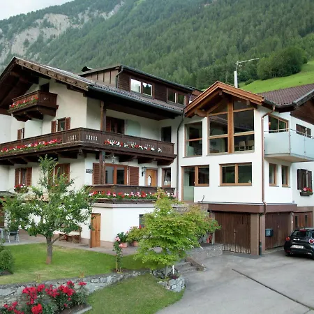Well Maintained In A Quiet Location On The Outskirts Of Matrei Apartment Matrei in Osttirol