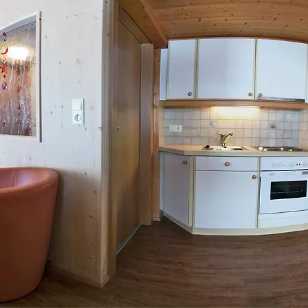 Well Maintained In A Quiet Location On The Outskirts Of Matrei شقة *
